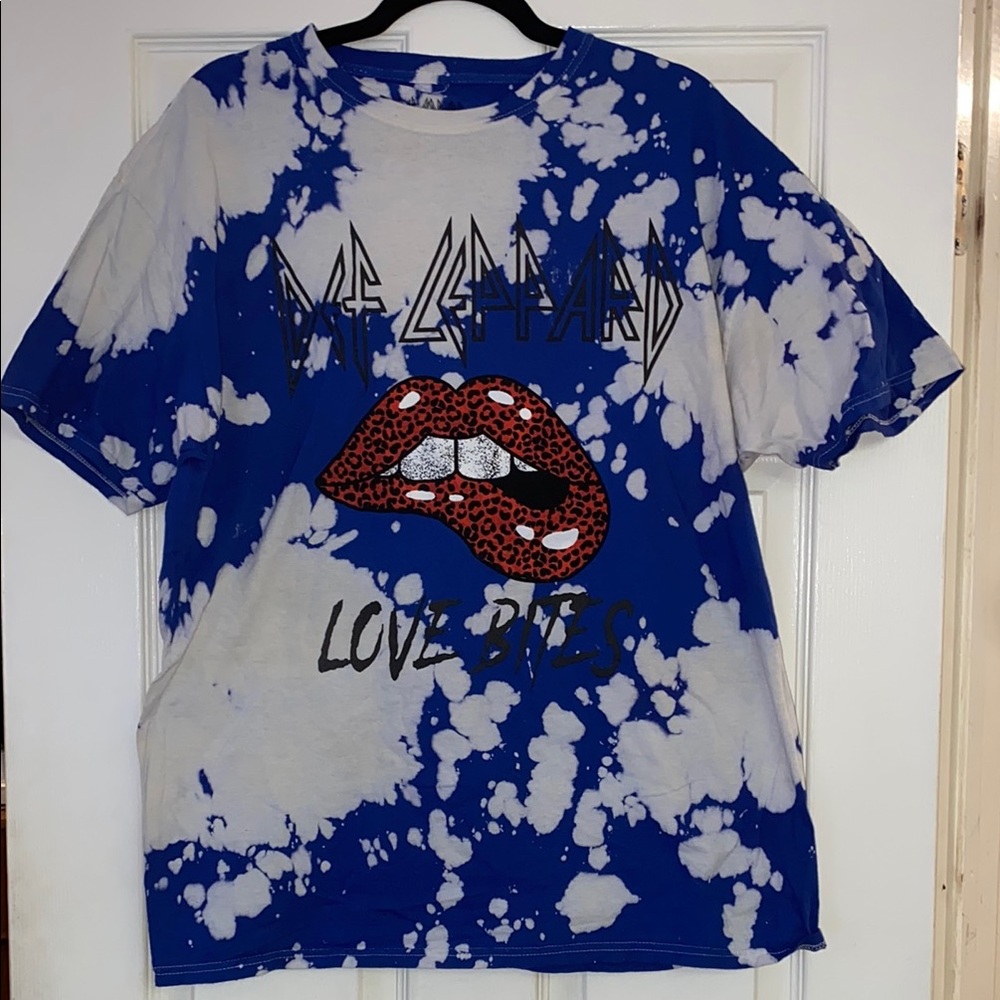 Graphic Blue and White Oversized Short Sleeve Tee